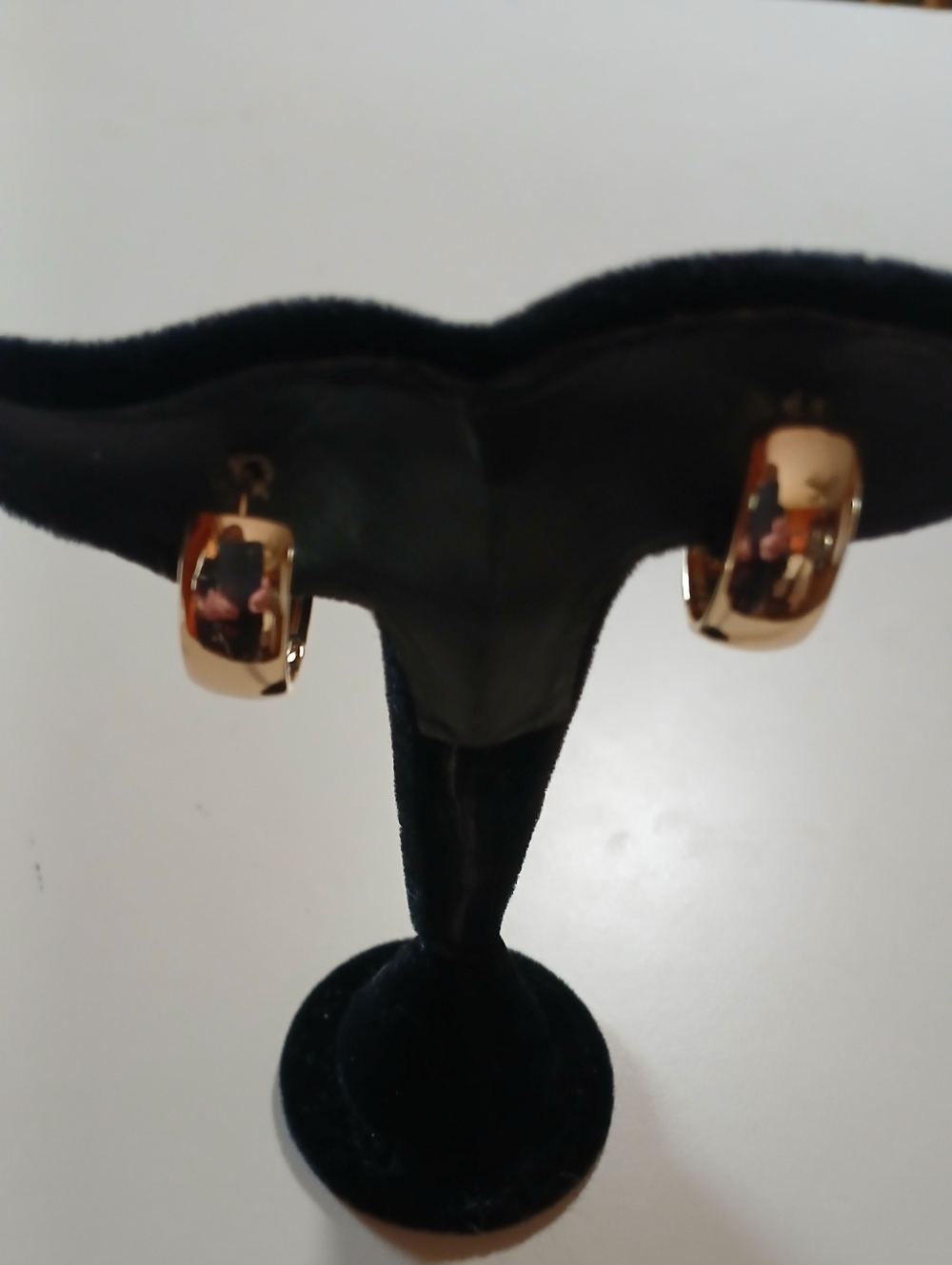 18 K Gold Filled Chevron Pattern Hoop Earrings - Picture 6 of 10